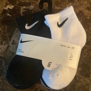 Nike kids ankle socks! Brand new in packaging! Size YTH 7C-10C 6 pairs!